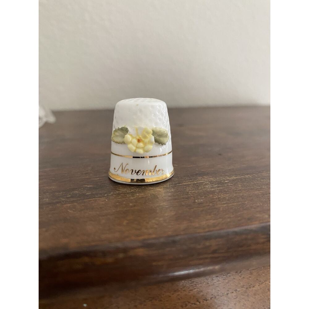 Vintage 1980s Enesco Birthday Flowers NOVEMBER Thimble by Maruri Masterpiece